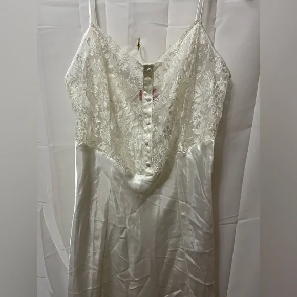 Vintage hand dyed Oleg cassini nightgown - Picture 2 of 5
